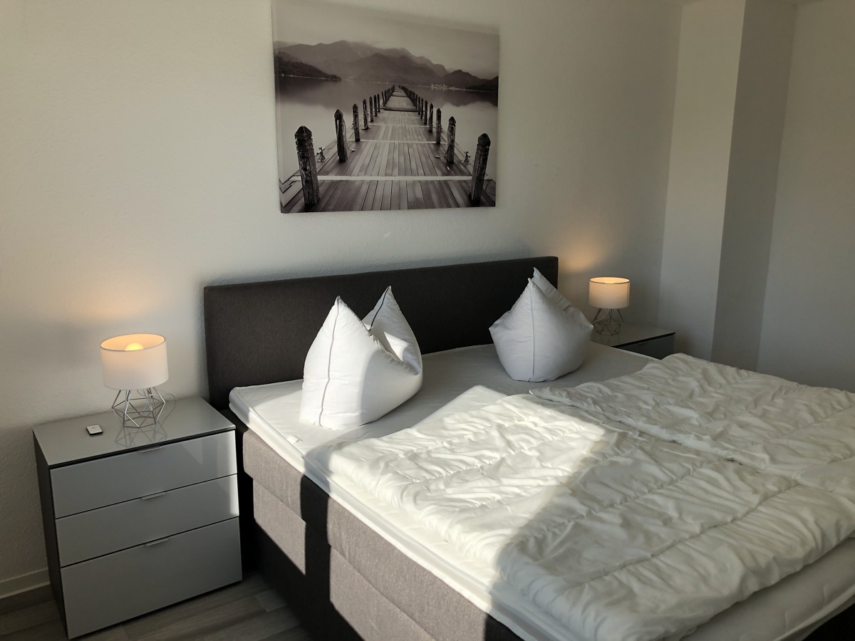 Schlafzimmer einer Gästewohnung